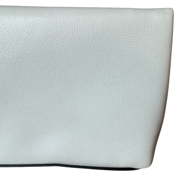 Diptyque Qatar Airways Exclusive White Folding Cosmetic Pouch Bag - Picture 9 of 9